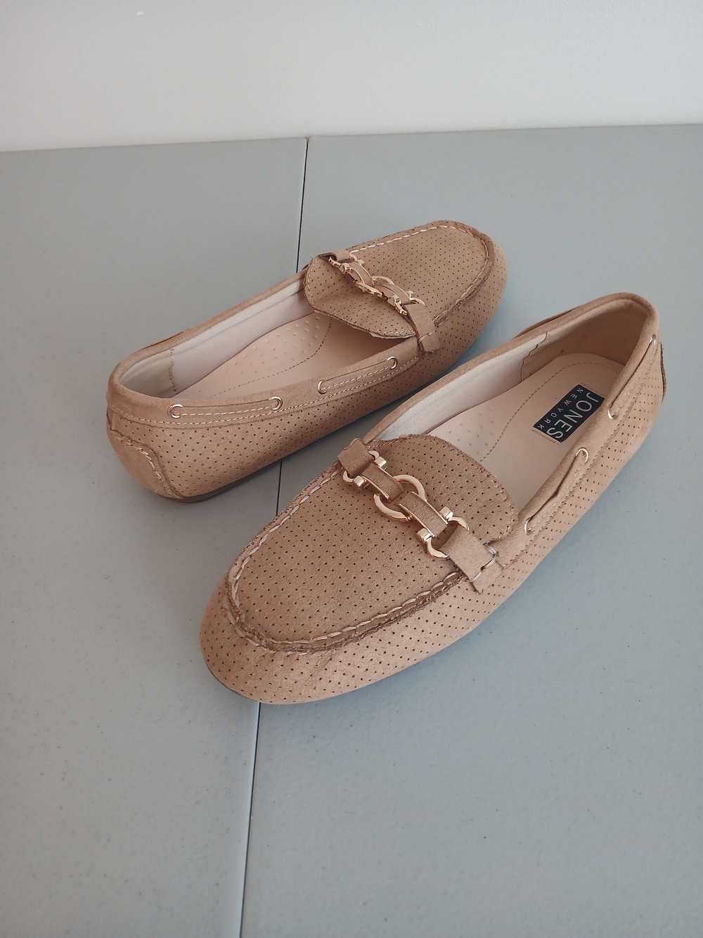 Tan Suede Feel Slip On Loafers with Gold Chain 10M Jones New York Sunnyside